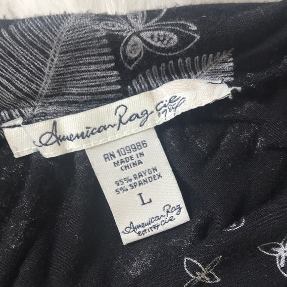 American Rag floral flowy, soft, light top. Size L - Picture 2 of 3